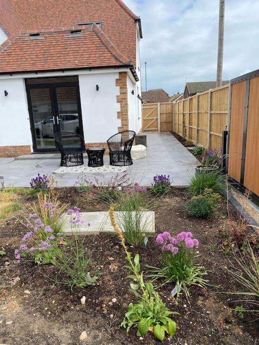 Home By The Sea In Rustington Exterior photo